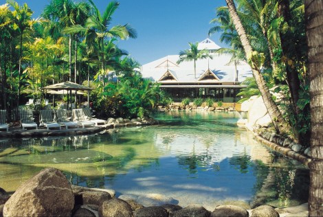 Cains-Colonial-Club-Pool